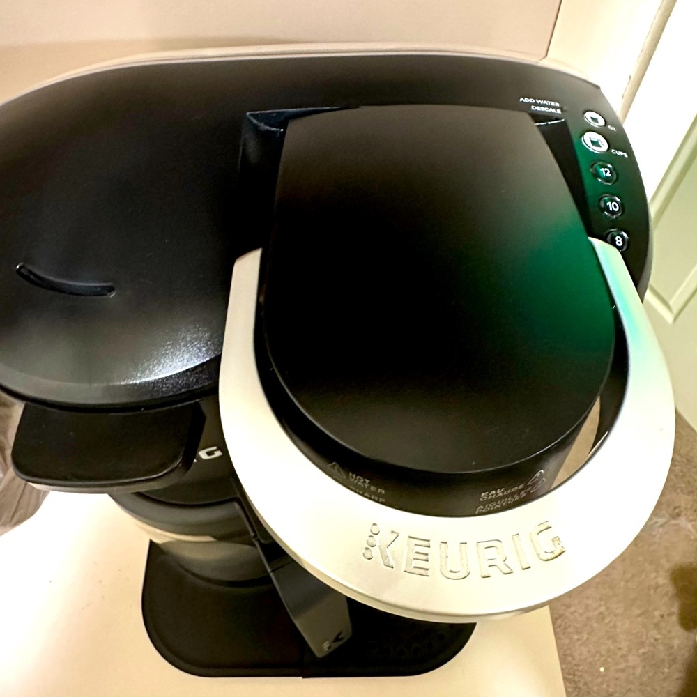 Coffee Machine - Keurig- Pot And K Cups